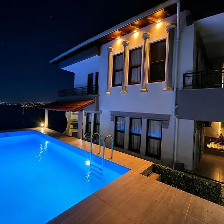 Seafront 3 Bedrooms, 1 Living Room, Private Pool In 阿拉尼亚